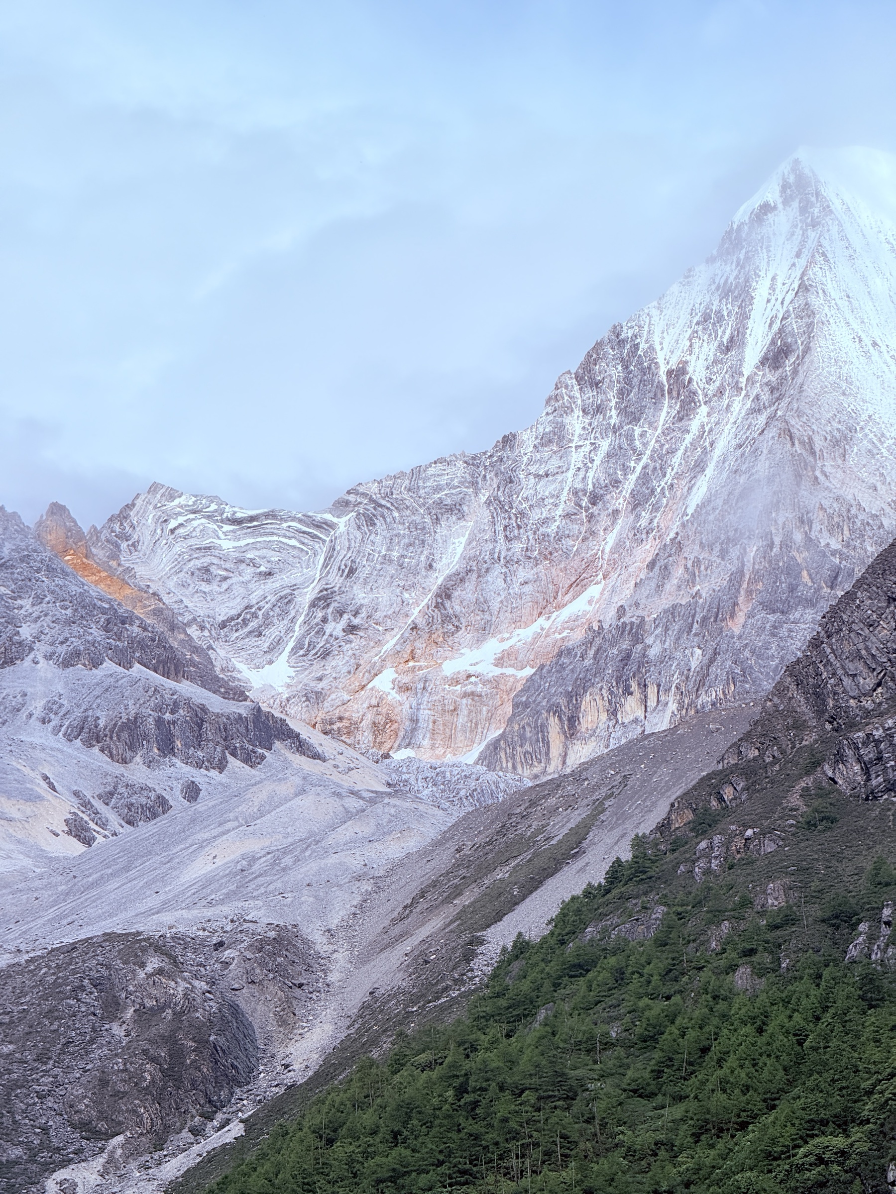 日照金山
